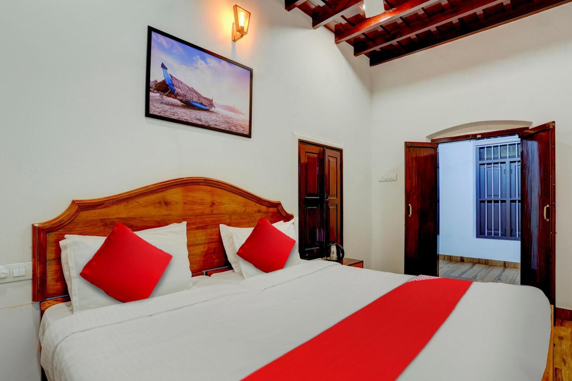 Hotel O Poptavern Heritage Kovalam Exterior photo